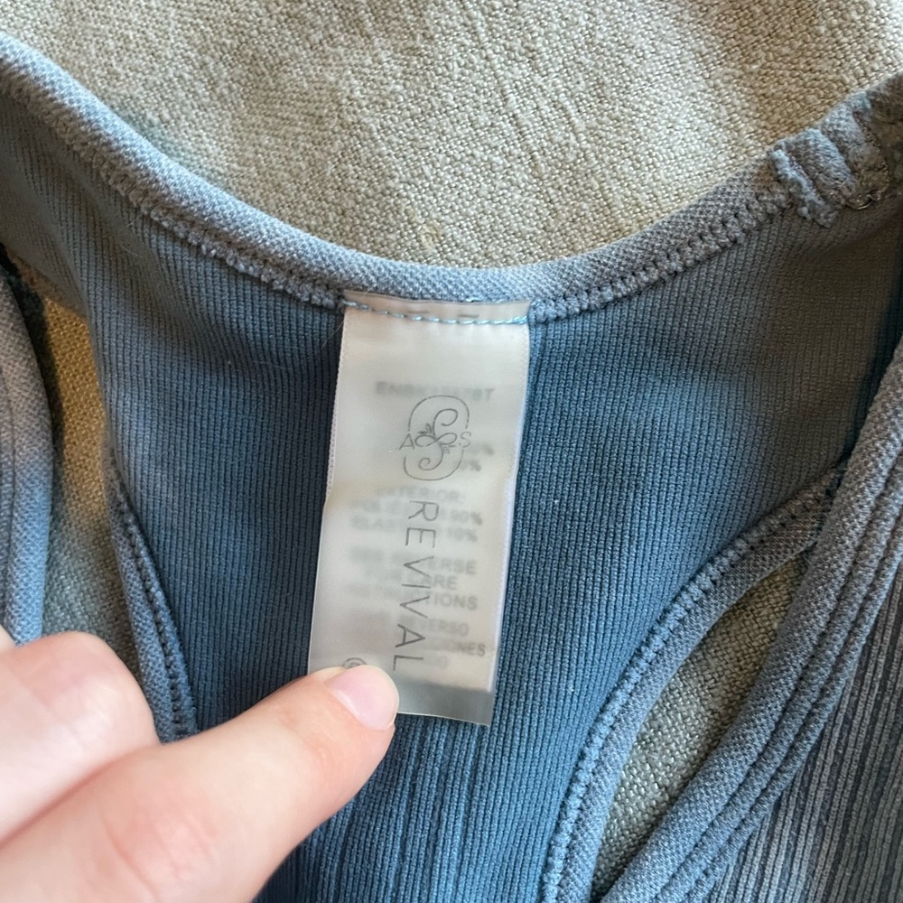 Ribbed Racerback Crop Tank Top - Gray - Picture 3 of 4